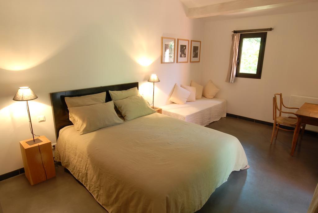 Les Pierres Sauvages Bed and Breakfast Besse-sur-Issole Kamer foto