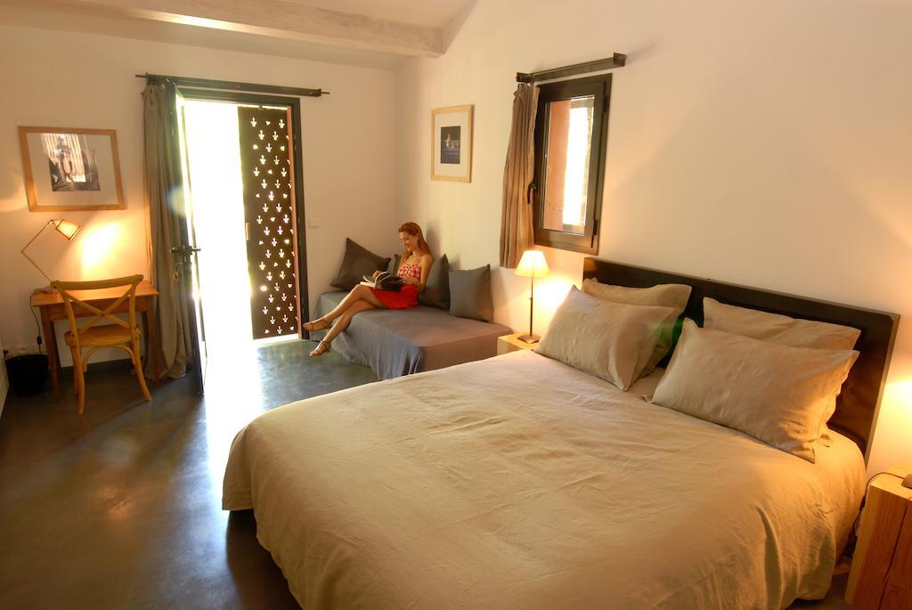 Les Pierres Sauvages Bed and Breakfast Besse-sur-Issole Kamer foto