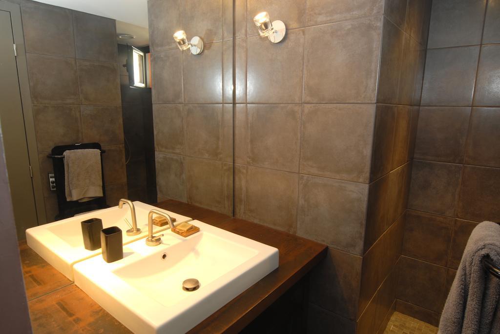 Les Pierres Sauvages Bed and Breakfast Besse-sur-Issole Kamer foto