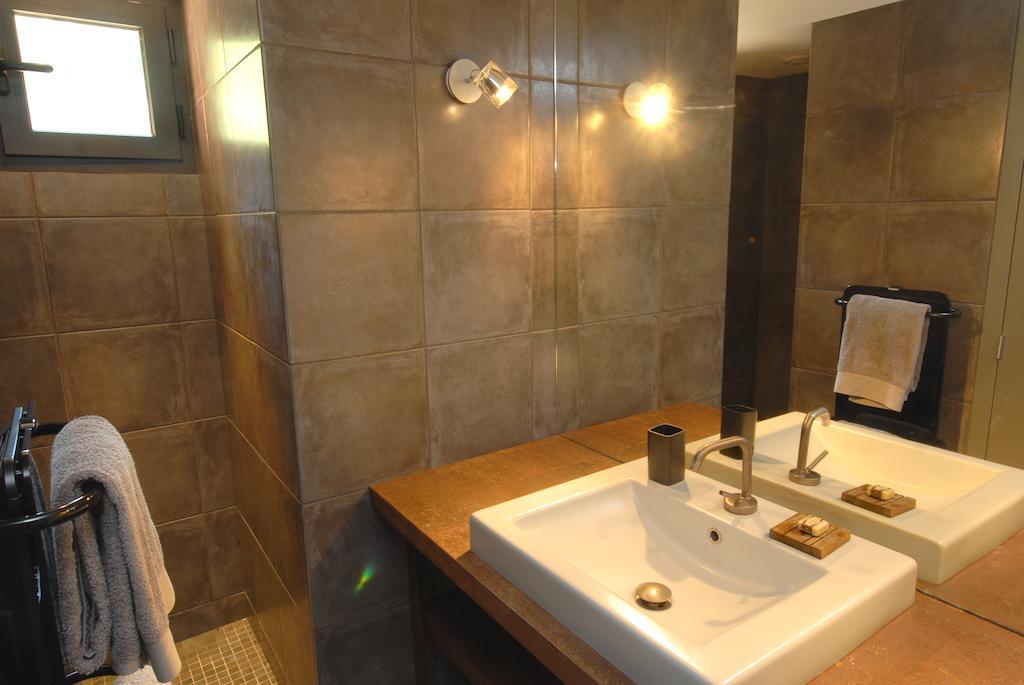 Les Pierres Sauvages Bed and Breakfast Besse-sur-Issole Kamer foto